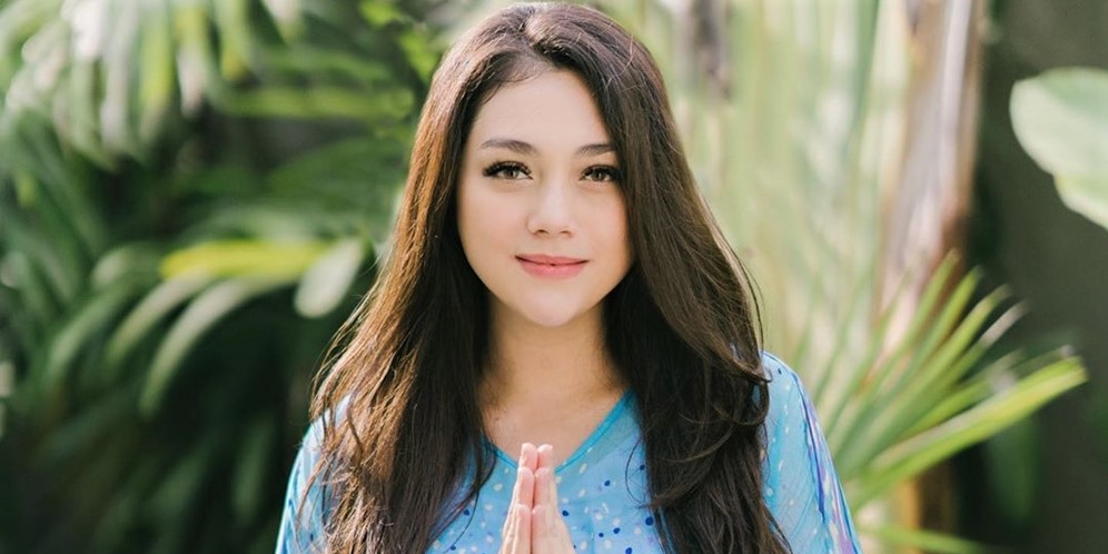 Tulis 'Bismillah', Celine Evangelista Sukses Bikin Penasaran