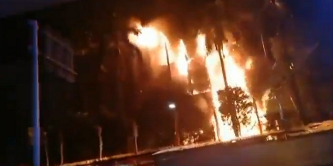 Video Gedung Kejaksaan Agung Terbakar, Api Mengamuk Dahsyat