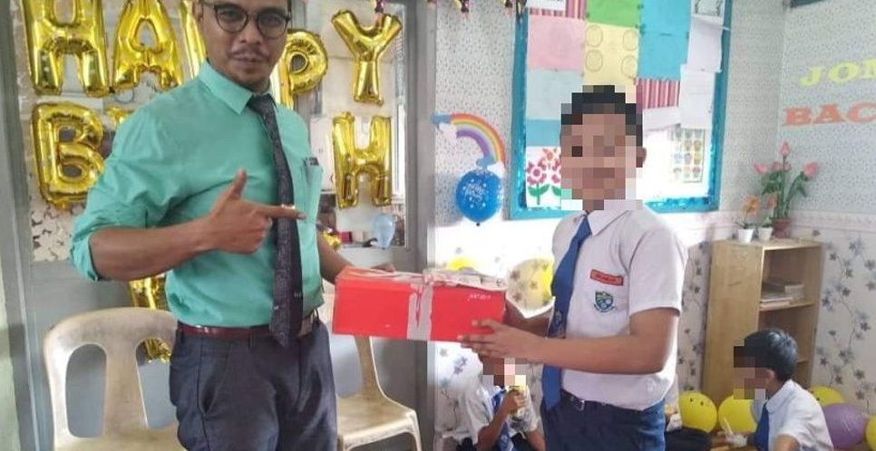 Bikin Haru, Murid Yatim Beri Kado untuk Guru: Jangan Dibuka Sekarang, Saya Malu