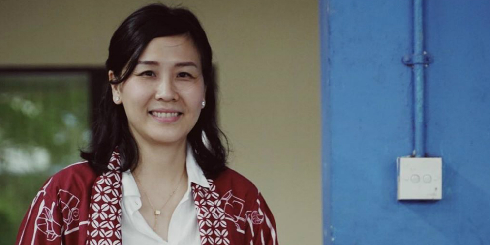 Cuma Pakai T-shirt Putih, Veronica Tan Dipuji Awet Muda