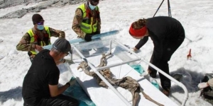 Mumi Berusia 400 Tahun Tiba-Tiba Muncul dari Bawah Lapisan Es