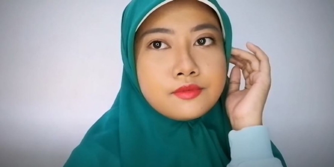 Tutorial Makeup dan Hijab Bu Tejo 'Tilik'
