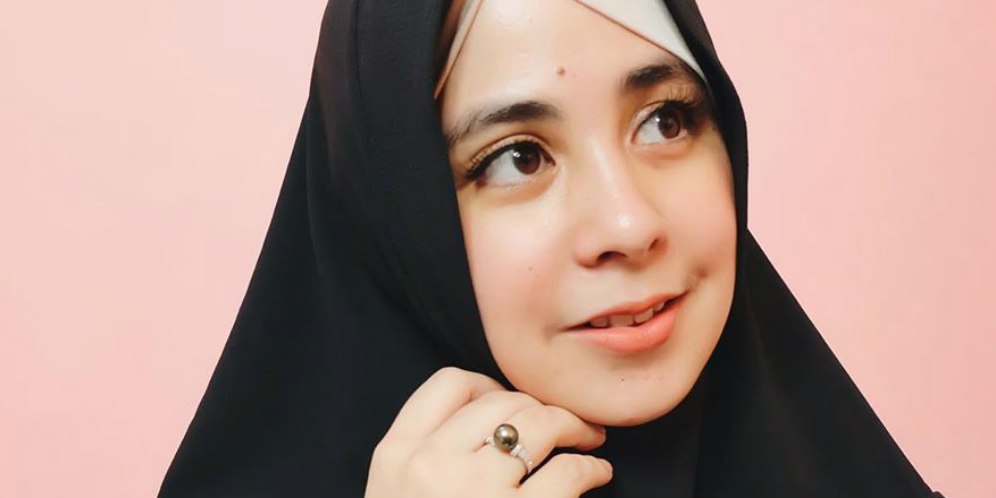 Bikin Pangling, Gaya Modis Risty Tagor Tanpa Hijab Syar'i