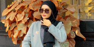 Tetap Kreatif Selama di Rumah, Desainer Hijab Vivi Zubedi Lahirkan 'VZ Home'