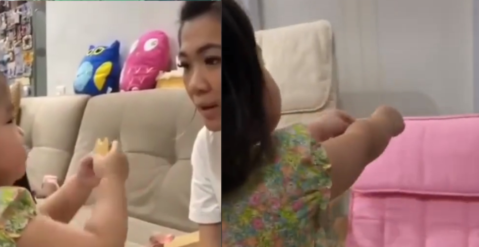 Video Bocah Sodorkan Biskuit ke Kursi Kosong di Samping Ibunya Bikin Merinding