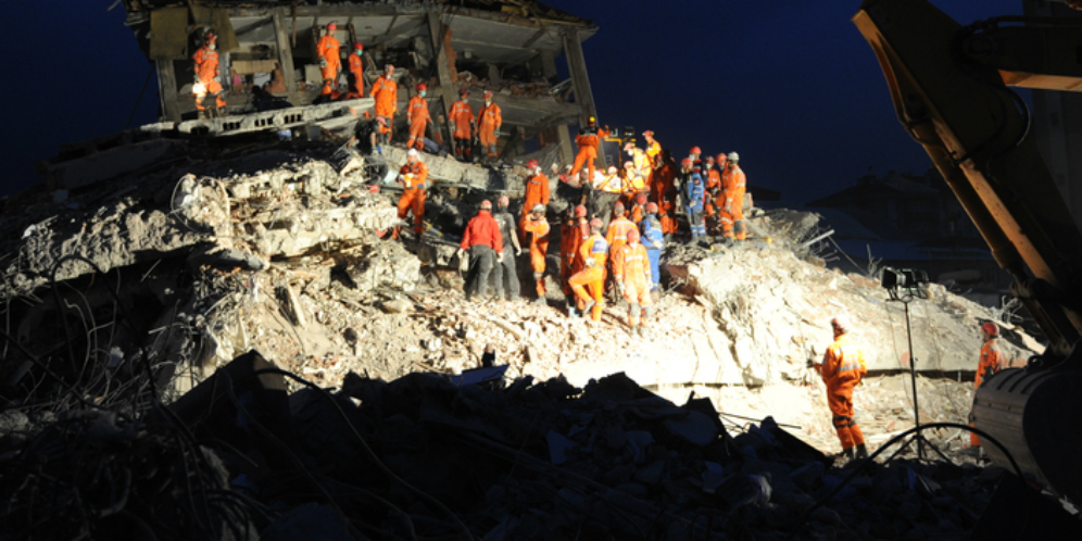 Video Detik-Detik Gedung Ambruk dan Tsunami Sapu Turki