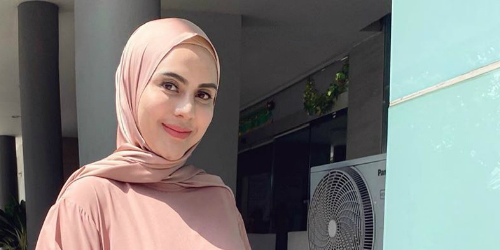 Mantap Berhijrah, Mantan Model Dewasa Anggita Sari Buka Bisnis Hijab
