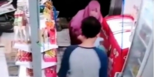 Viral Video Pria Tendang Keras Anak Kecil, Bikin Warganet Geram