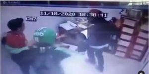 Viral Video Perampokan di Alfamart Bekasi, Pegawai Diancam Celurit dan Golok