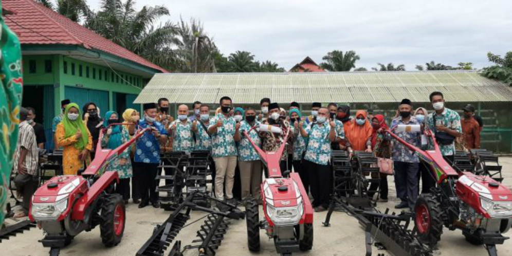 Kinerja Petani Kota Bengkulu Diperkuat dengan 5 Unit Hand Tractor
