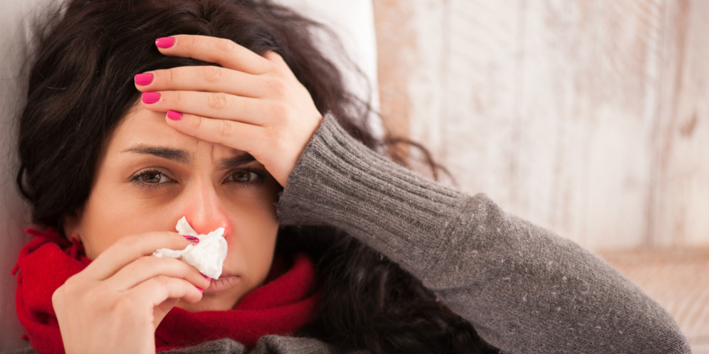 INFOGRAFIS: Sama-Sama Batuk & Bersin, Ini Beda Gejala Flu Biasa dan Covid-19