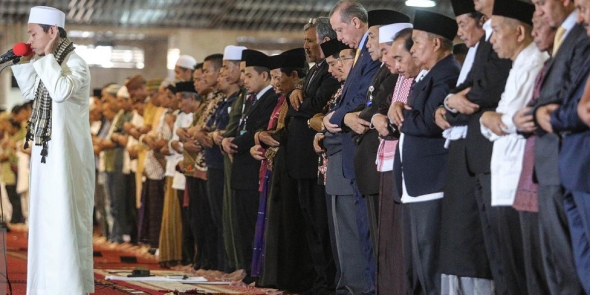 Tata Cara Sholat Jamaah Yang Benar Lengkap Dengan Adab Dan Keutamaannya