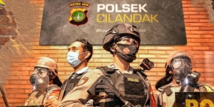 Viral Polsek Cilandak Pamer OOTD Polisi Respons Unggahan Personel Blink-182