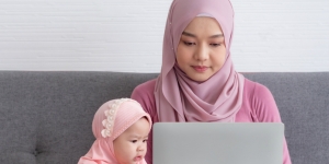 6 Tips Bantu Ibu Bekerja Usir Rasa Bersalah Kepada Si Kecil dan Keluarga