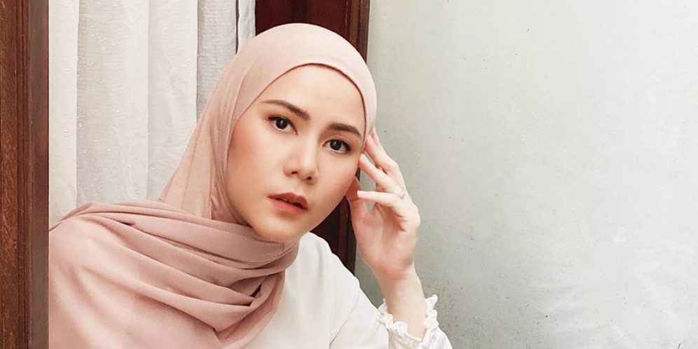 Simple Effortless, Gaya Hijab Minimalis Cynthia Ramlan
