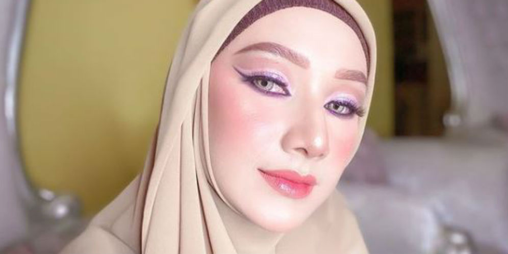 Potret Indri Giana Tampil dengan Makeup Tebal Jadi Sorotan