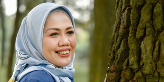 Posting Foto Lepas Hijab, Elly Sugigi: Rambut Mahkota Wanita