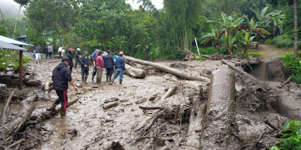 Detik-detik Banjir Bandang Terjang Gunung Mas Puncak Bogor