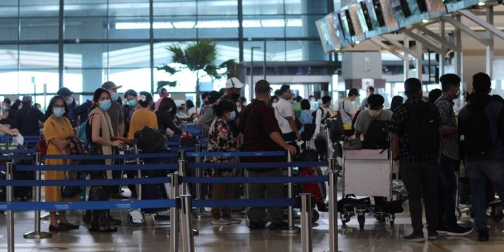 Kenakan Hazmat, 153 Warga China Mendarat di Bandara Soetta