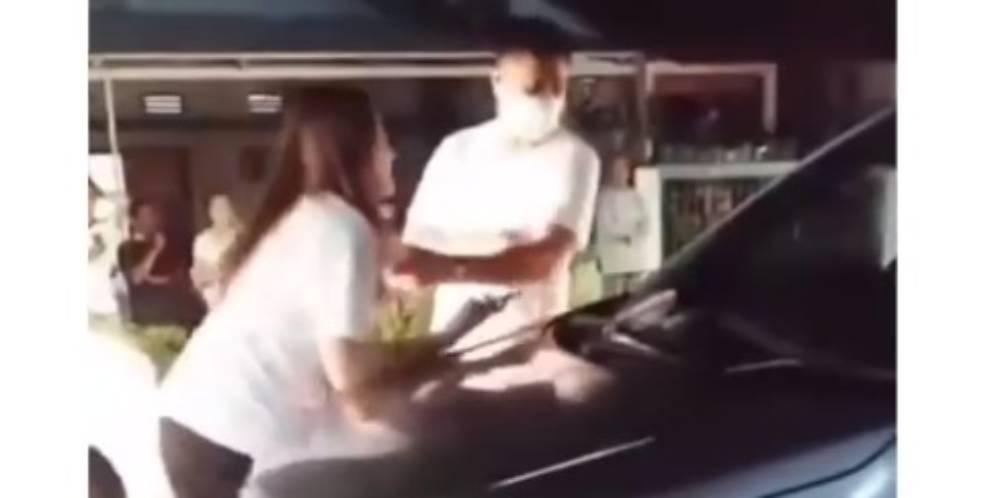 Viral Istri Anggota DPRD Gelantungan di Kap Mobil, Diduga Suami Bawa Pelakor