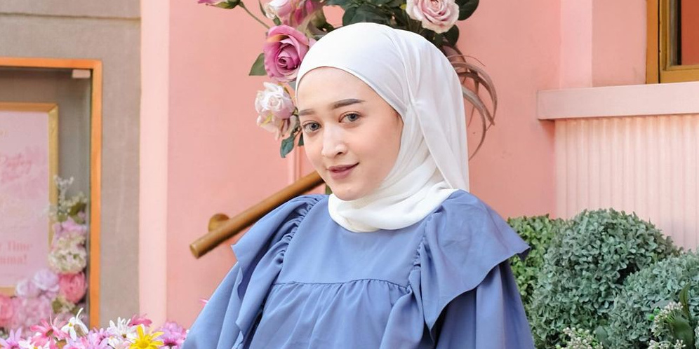 Cantik Elegan, Tren Hijab Outfit Ruffle Blouse ala Selebgram