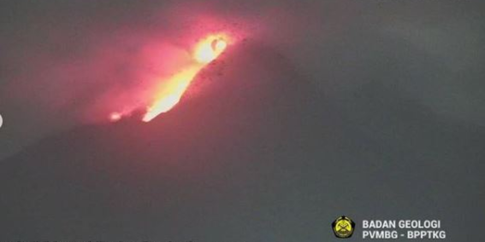 Gunung Merapi Semburkan Awan Panas, Hujan Abu Sampai Boyolali