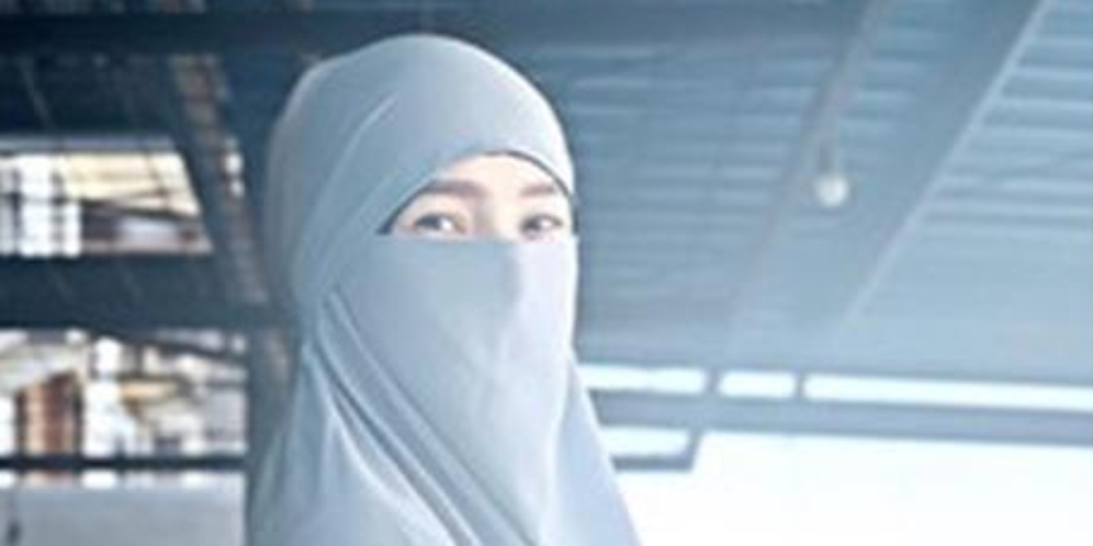 Indri Giana, Istri Ustaz Riza Muhammad, Putuskan Bercadar