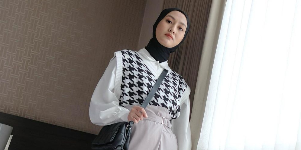 Padu Padan Hijab dan Wide Pants untuk Tampilan Kaki Jenjang