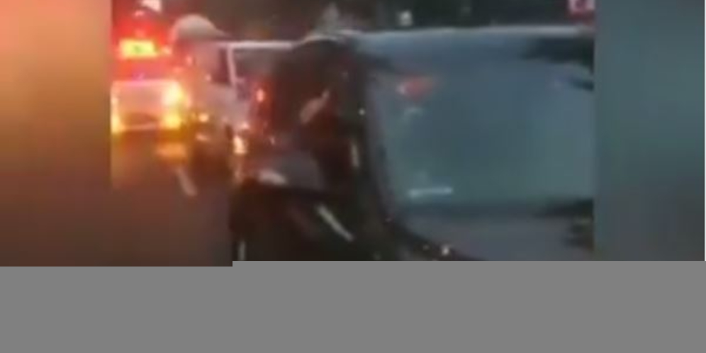 Viral Ambulans Bawa Pasien Covid-19 di Bandung Tak Diberi Jalan Pengguna Mobil
