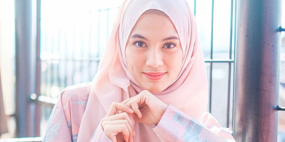 Deretan Seleb Cantik Jebolan Kampus Luar Negeri