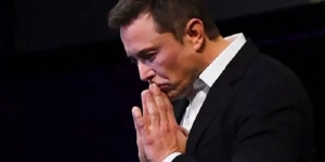Elon Musk Kesentrum Tesla, Kekayaan Terbakar Rp 387 Triliun