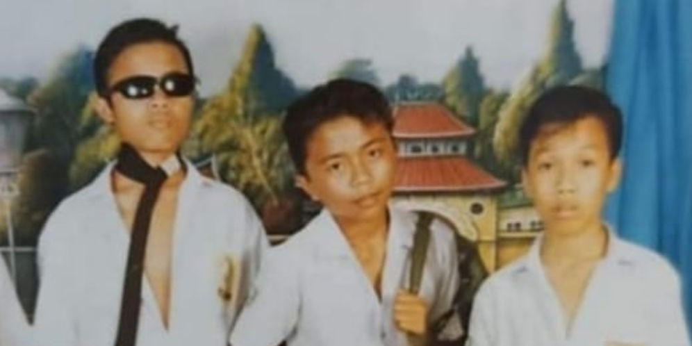 Foto Jadul Pelajar SMP Tahun 1988, Salfok Sama yang Paling Kiri
