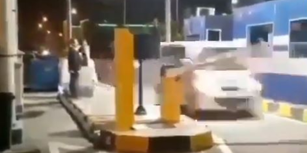 Viral Video Minibus Melesat Tanpa Tabrak Tiang Gerbang Tol, Ini Kata Jasa Marga