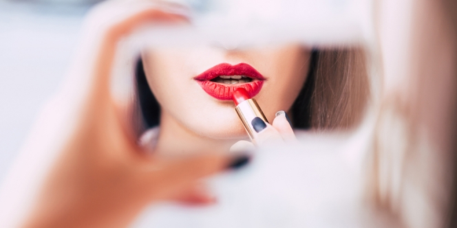 7 'Aturan' Pakai Lipstik Merah Agar Tak Rusak Penampilan