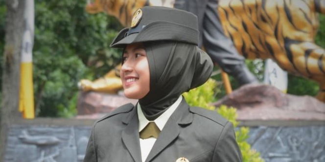 Pesona Desi Setiasari, Putri Cantik Tukang Ojek Jadi Anggota TNI AD