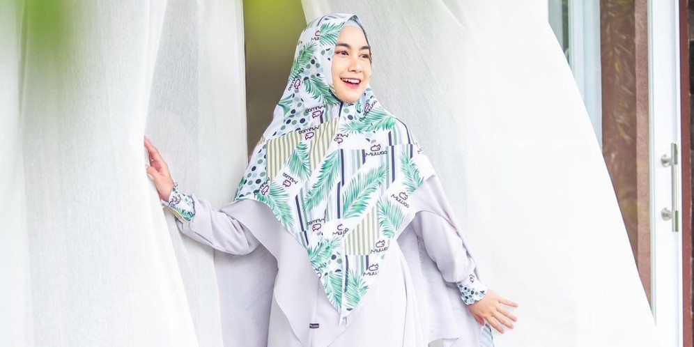 Outfit Muslimah Anisa Rahma Liburan ke Maldives