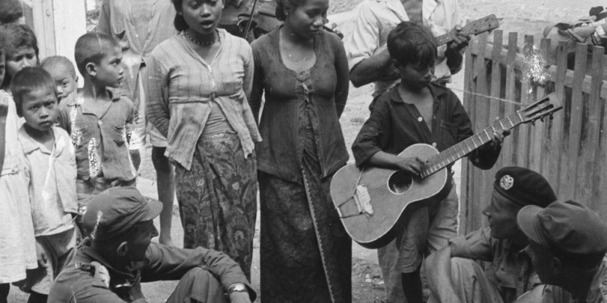 Viral Foto Lawas Tahun 40an Netizen Malah Salfok Ke Tentara Belanda