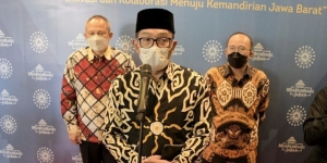 Ridwan Kamil Kenalkan Motif Batik Ironman Telorceplok