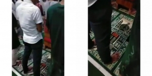 Netizen Kecam Pemuda Tarawih Sambil Main Game Domino