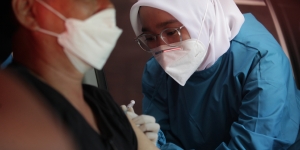 Menkes Budi Minta Daerah Prioritaskan Vaksinasi untuk Lansia