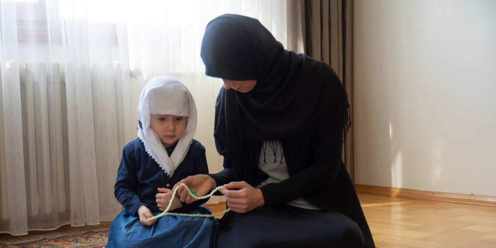 Cara Seru Kenalkan Puasa Ramadan pada Si Kecil