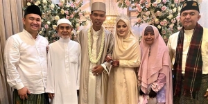 10 Potret Pernikahan Ustaz Abdul Somad dan Fatimah