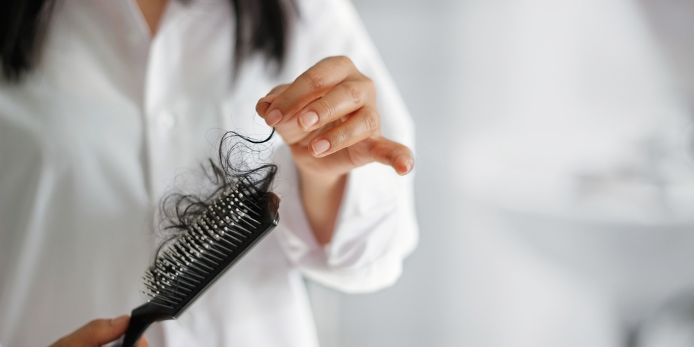 Rambut Rontok Bikin Kesal, Pemicunya Bisa Jadi Tak Disadari