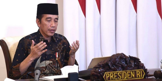 Presiden Jokowi Sholat Idul Fitri di Istana Bogor