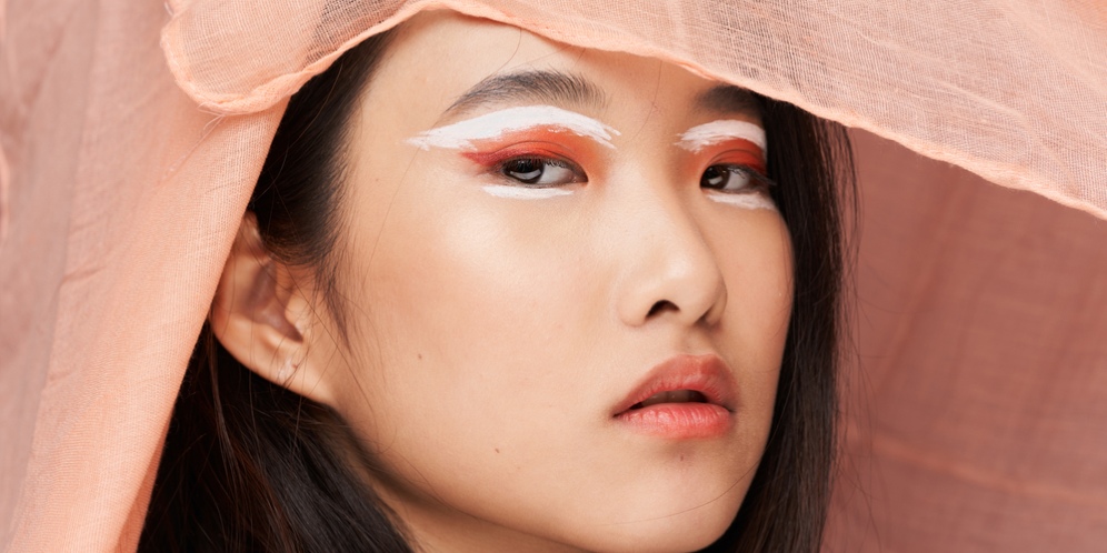 Tips dan Trik Menggunakan Eyeliner Berwarna Pastel