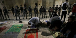 Baru Gencatan Senjata, Bentrok Israel-Warga Meletus di Halaman Masjid Palestina