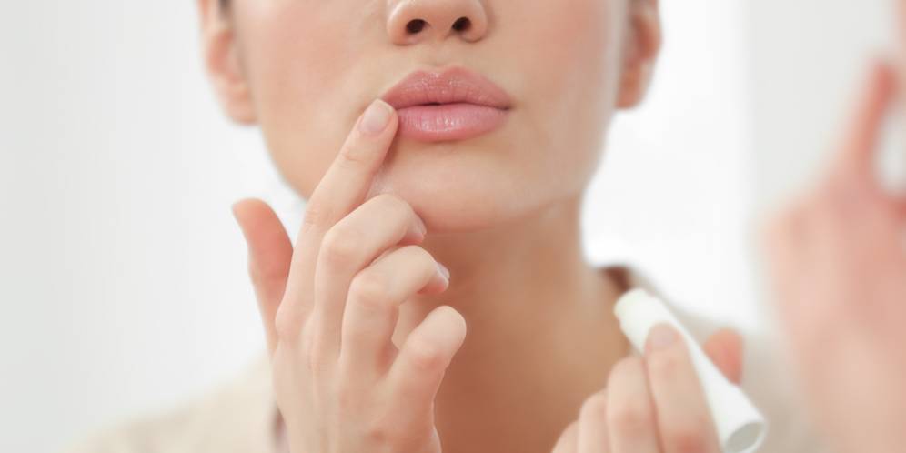 Hindari Kebiasaan Menjilat Bibir, Ternyata Ini Efeknya