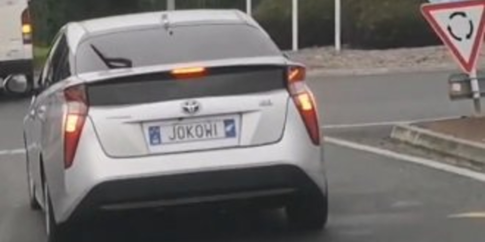 Viral Video Mobil Luar Negeri Pakai Pelat Nomor 'JOKOWI'