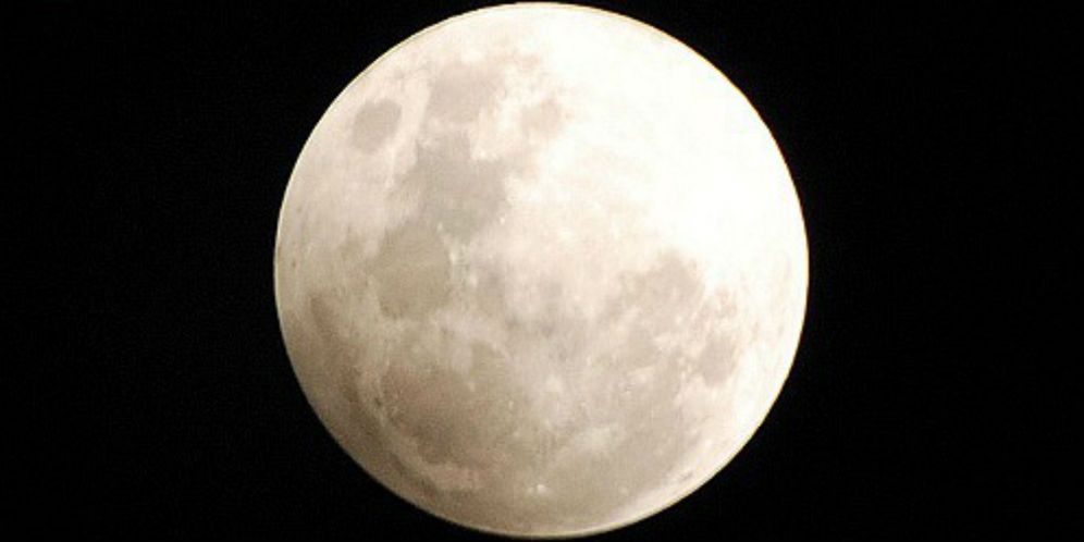 Tata Cara dan Lafal Niat Sholat Gerhana Bulan Total yang Muncul Malam Ini