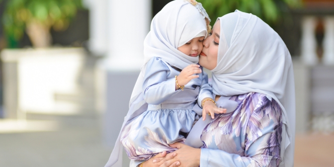 15 Nama Bayi Perempuan Islami Penuh Makna yang Ada di Alquran